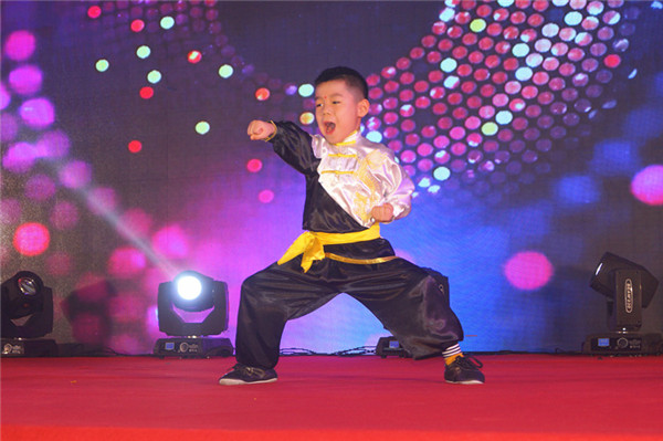 领先生物召开2018年度表彰奖励大会暨2019年度工作规划大会